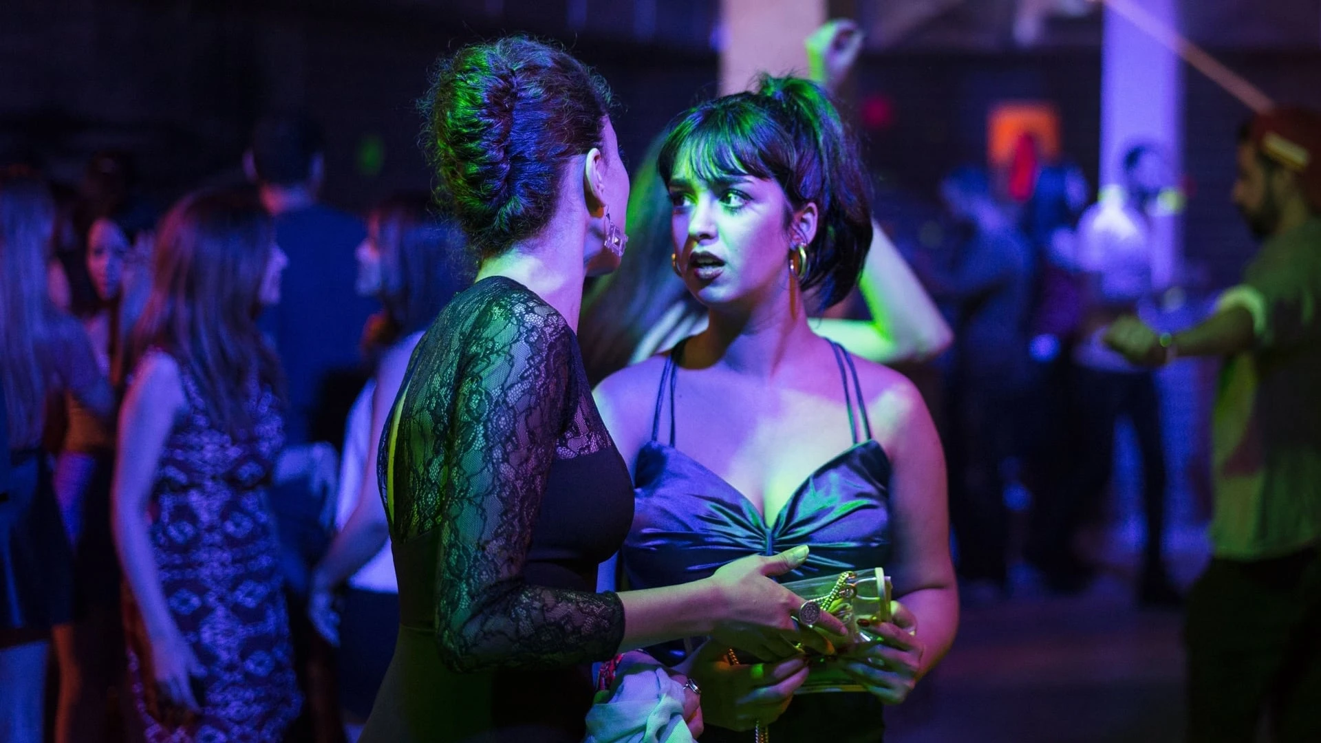 Красавица и псы 2017. Красавица и псы 2017. Красавица и псы 2017. Мариам аль ферджани грудь. Красавица и псы 2017.