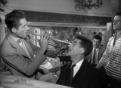 Нет уик-эндов y нашей любви