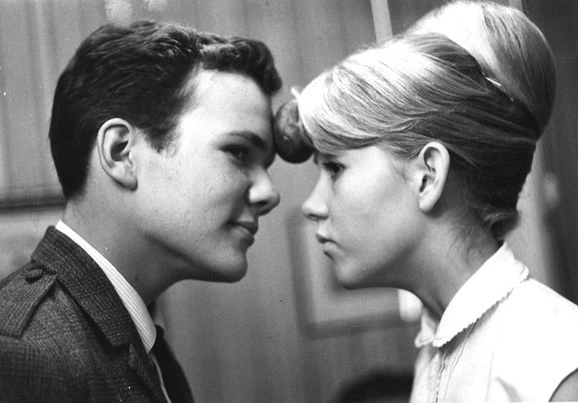 Точка, точка, тире, запятая