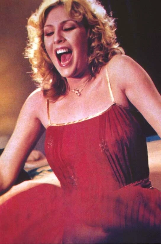 Горничная соблазняет постояльцев