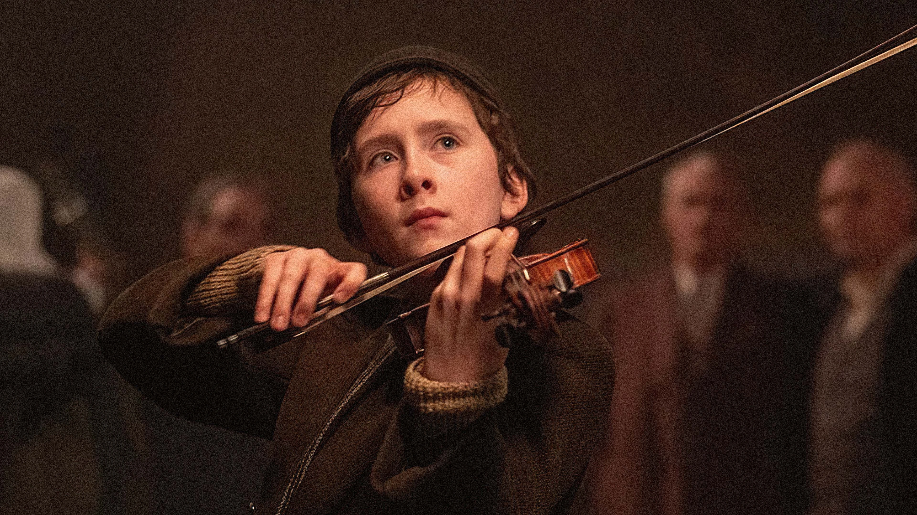 Тексты детских песенок. Девушка на рояле. Песня у которых играет. Тексты песен для детей. Маленькая девочка поет.