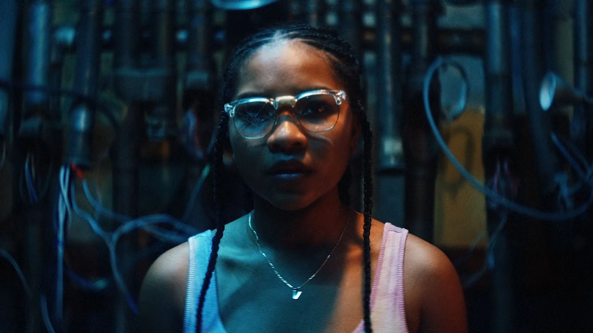 Сердитая чёрная девушка и её монстр