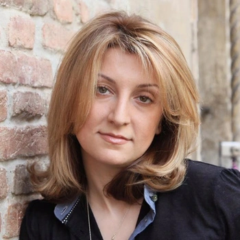 Нелли Яралова