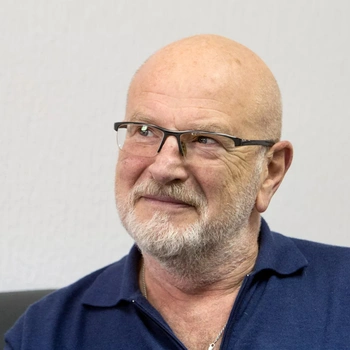 Владимир Петров