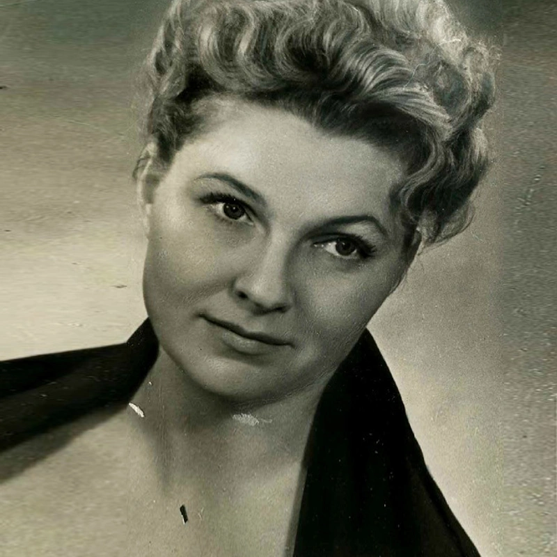 Лариса Бухарцева