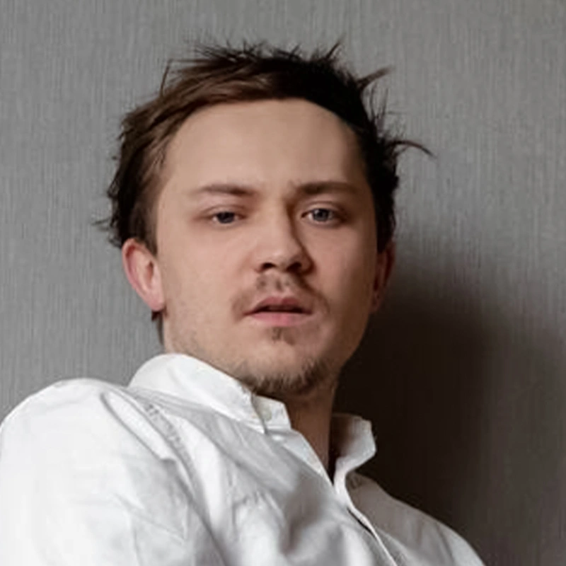 Назар Сафонов