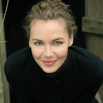 Конни Нильсен