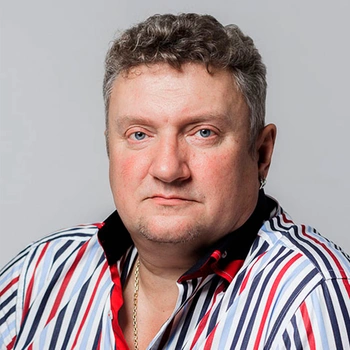 Олег Комаров