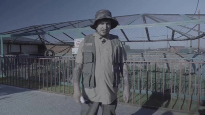 Работник зоопарка