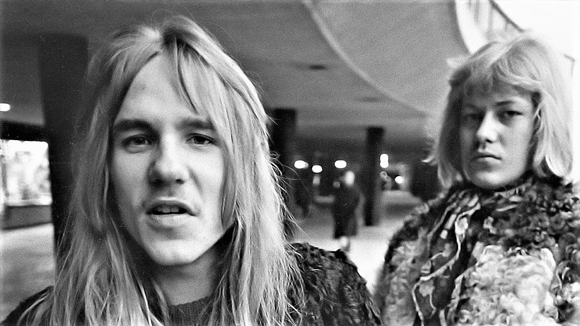 Нас называют неприкаянными