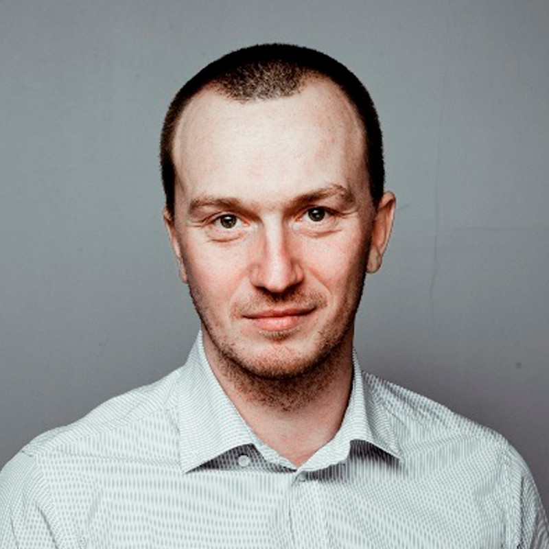 Денис Старков