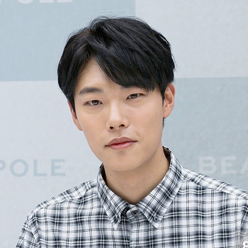 Рю Джун-ёль