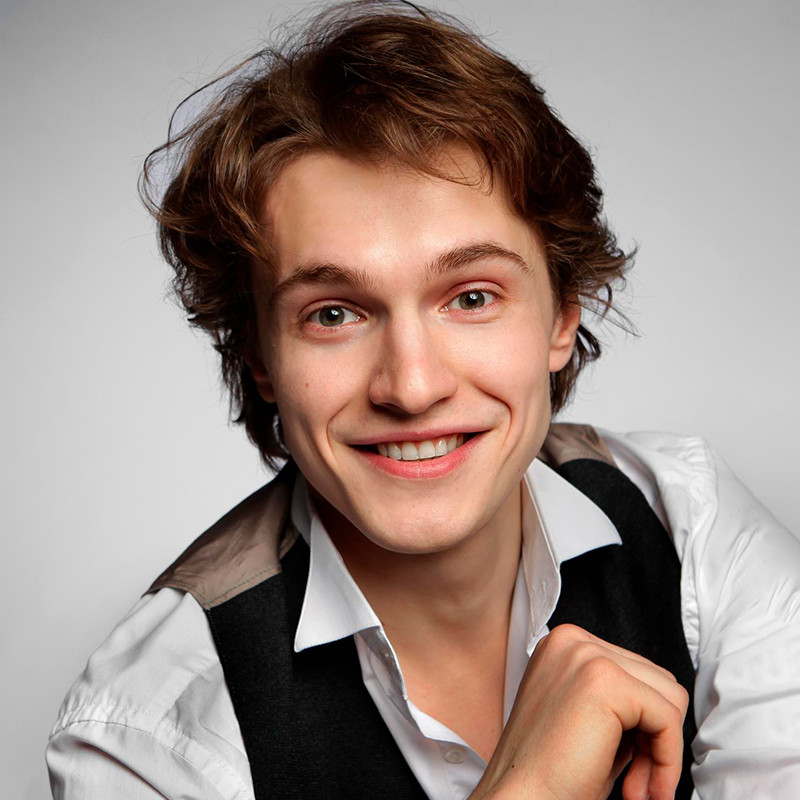 Максим Иванов