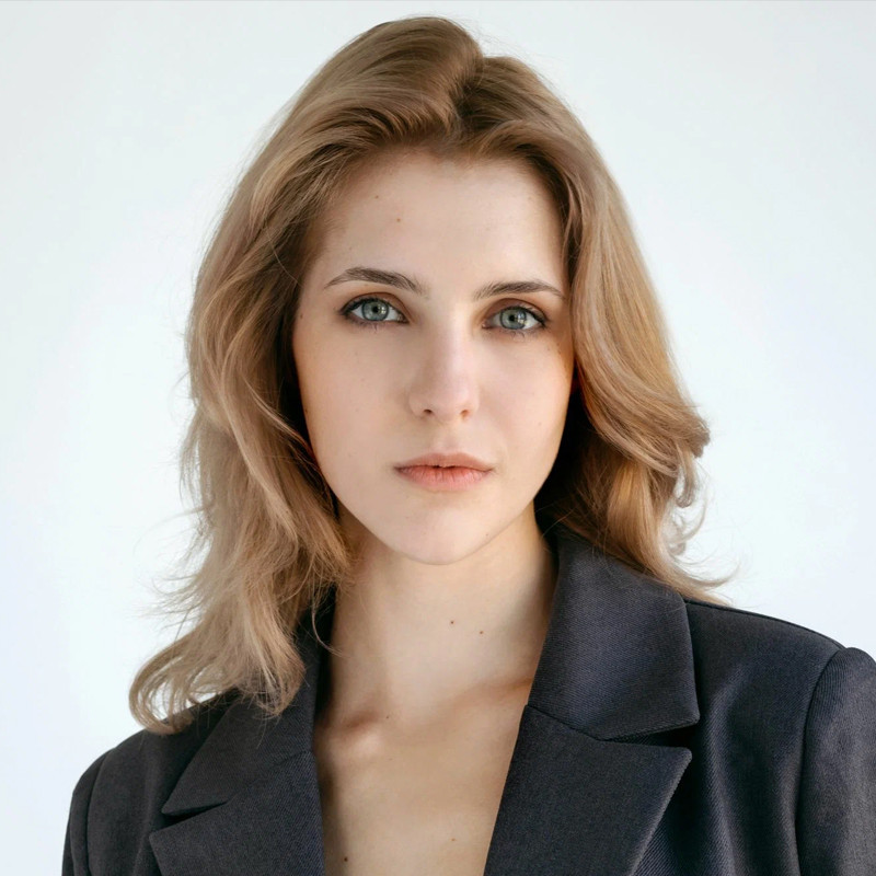 Элина Жукова