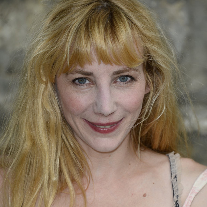 Жюли Депардье