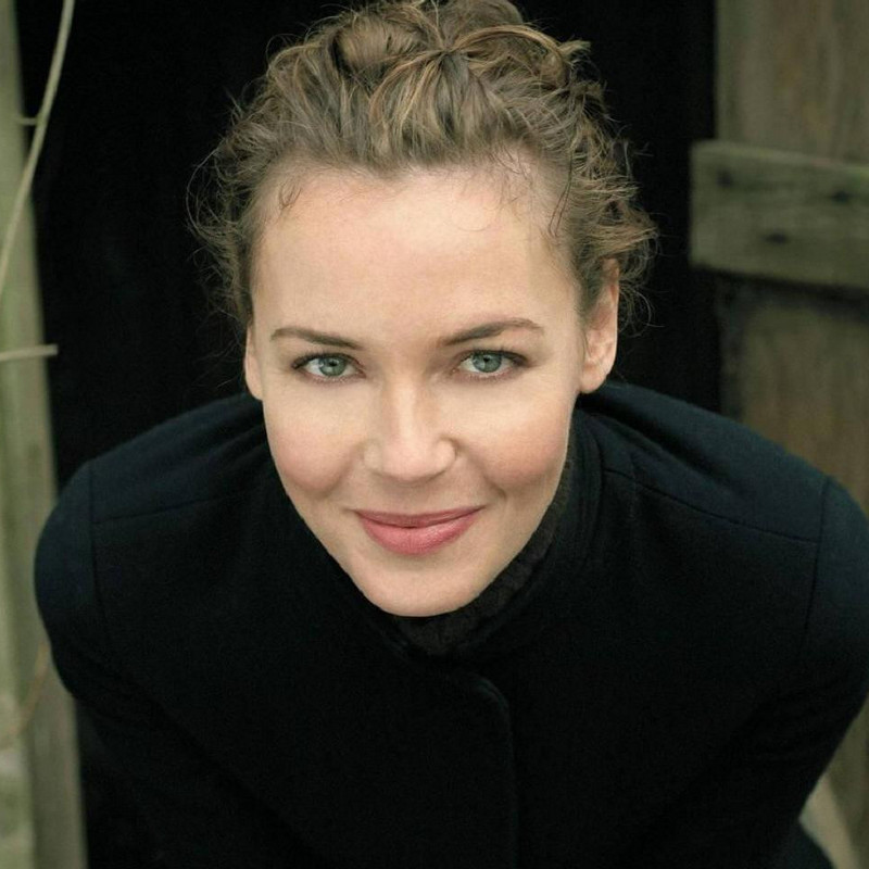 Конни Нильсен