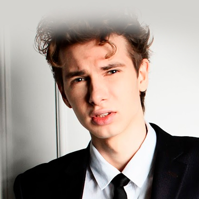 Роман Волознев