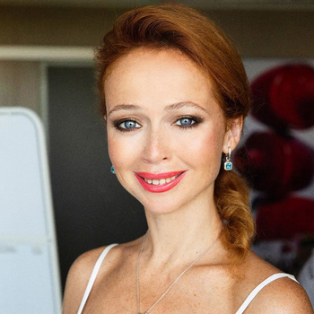 Елена Захарова