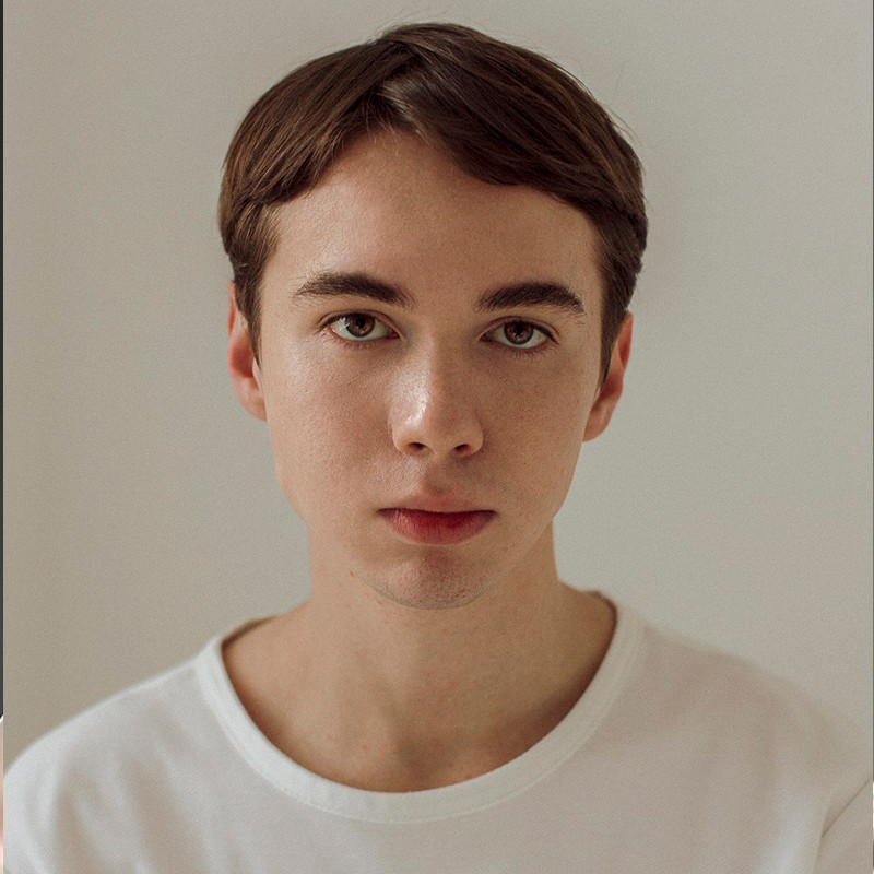 Денис Власенко