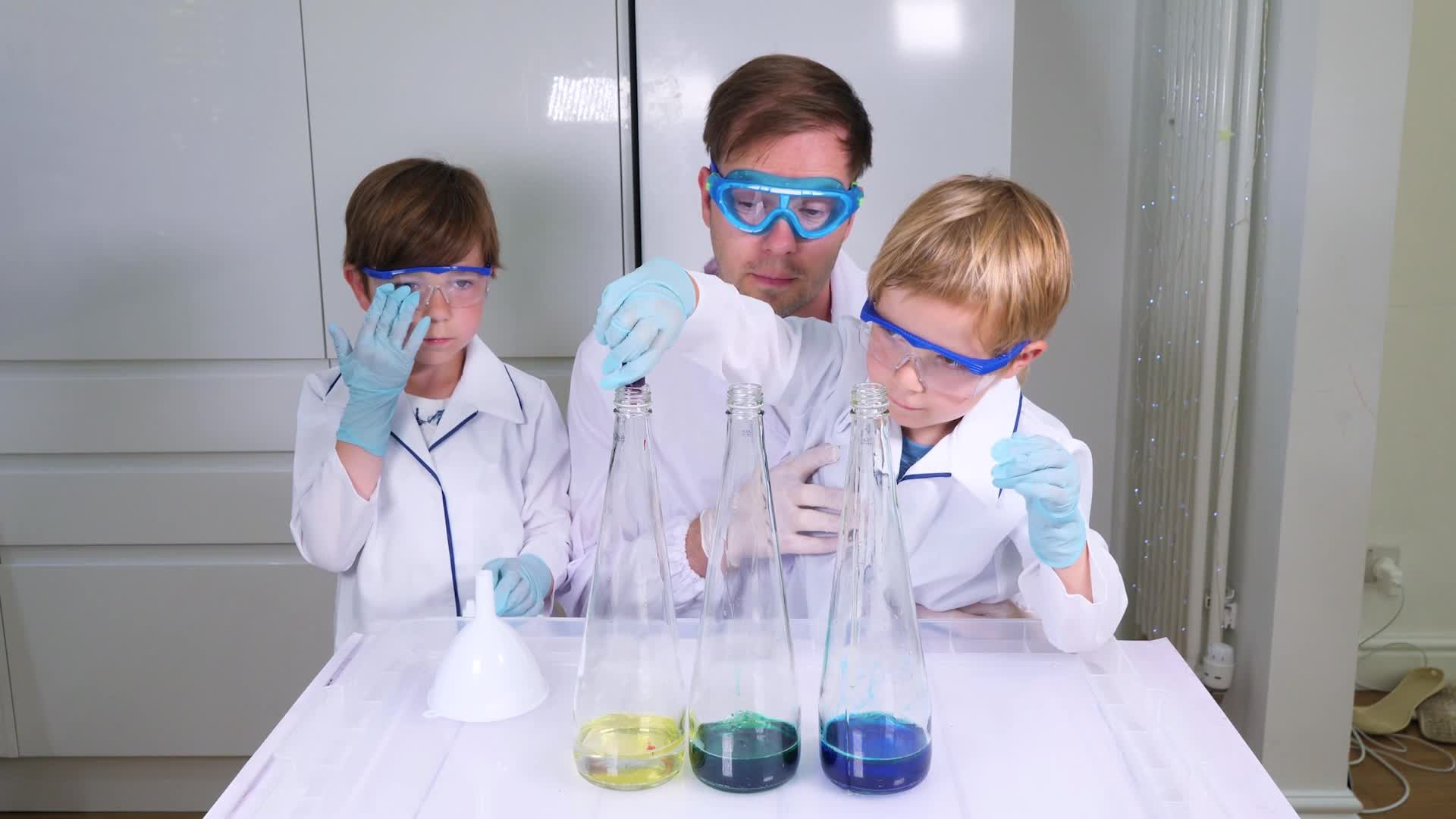 Делаем слона из зубной пасты