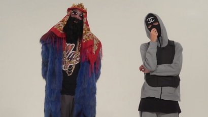 Парни пробуют