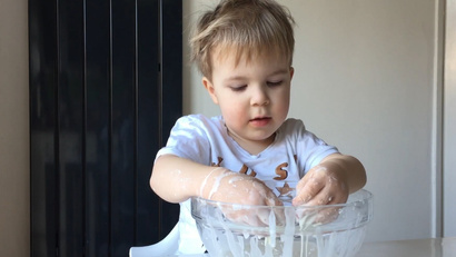 Делаем неньютоновскую жидкость — дети в восторге!