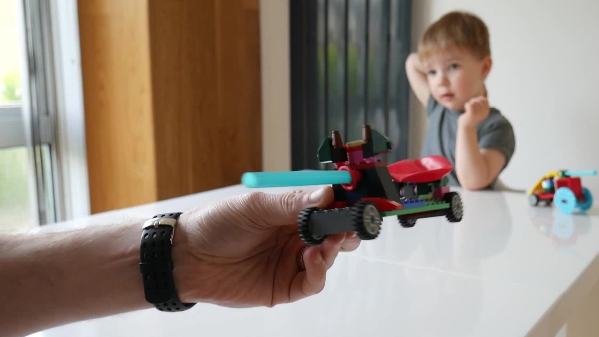 Делаем машинку из лего с воздушным шариком