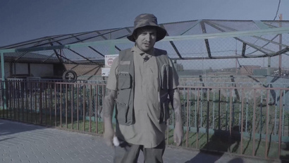 Работник зоопарка