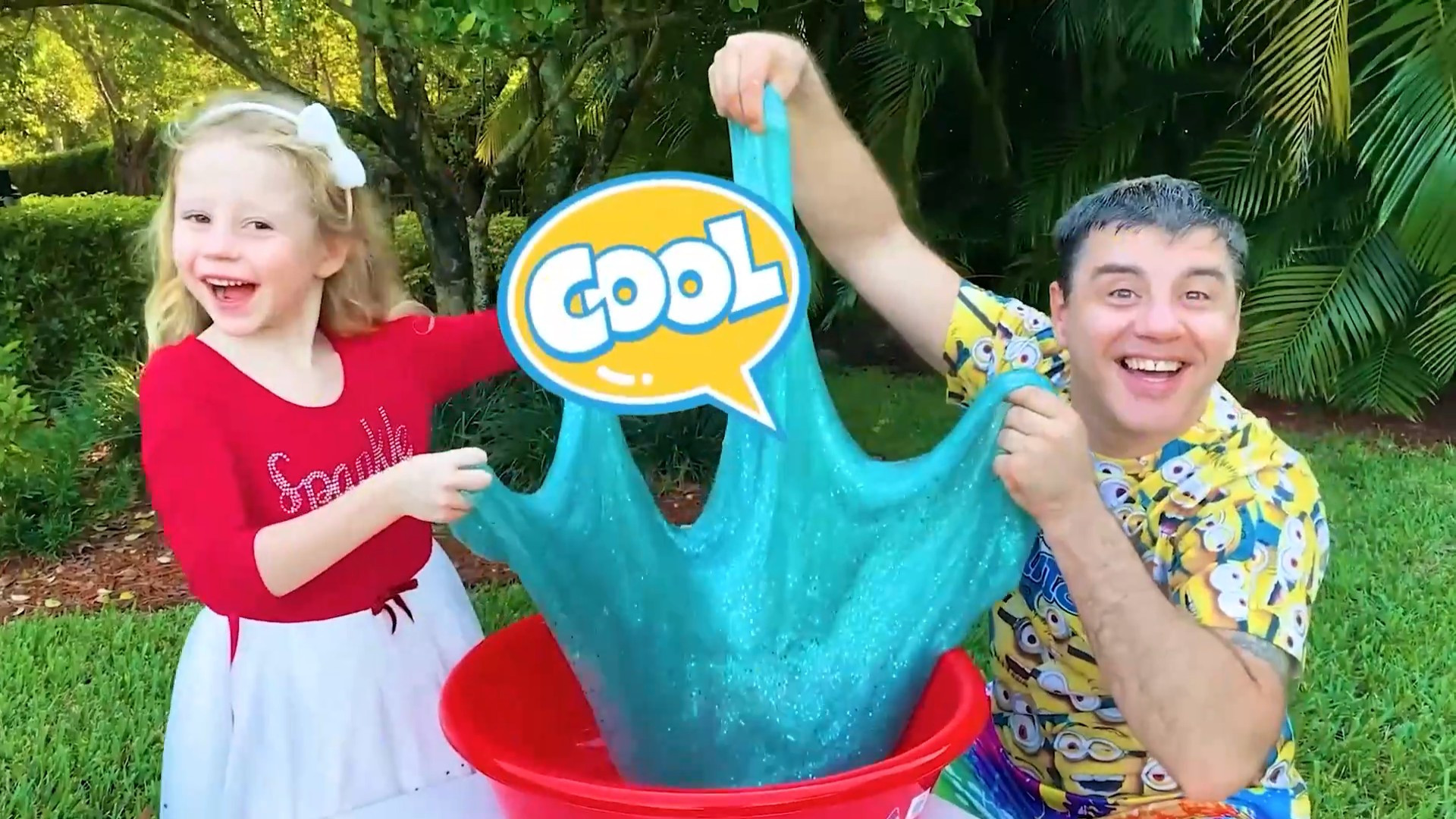 332 серия. Настя и папа играют на улице со слаймом