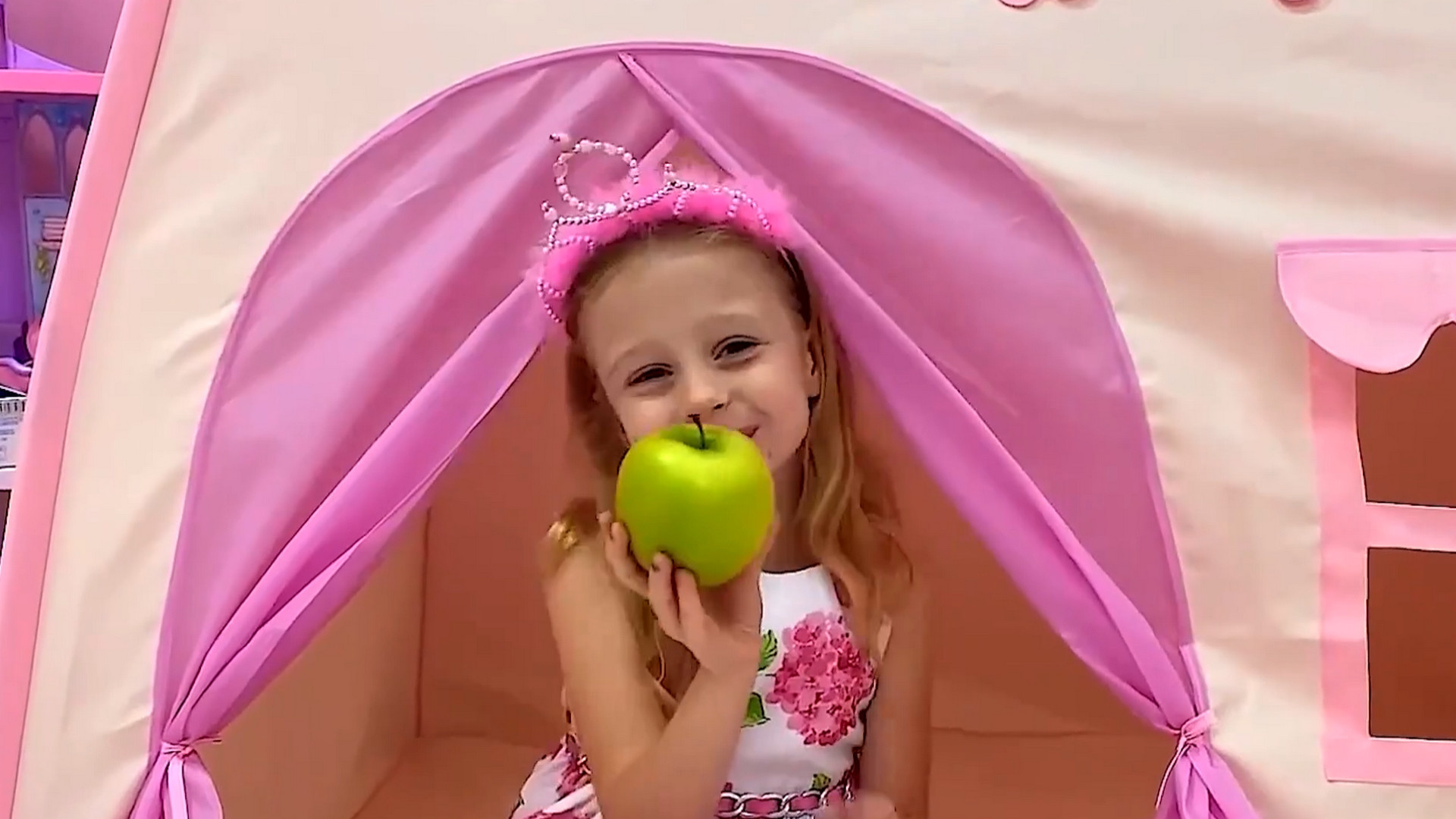 341 серия. Настя и история про выпавший зуб и зубную фею