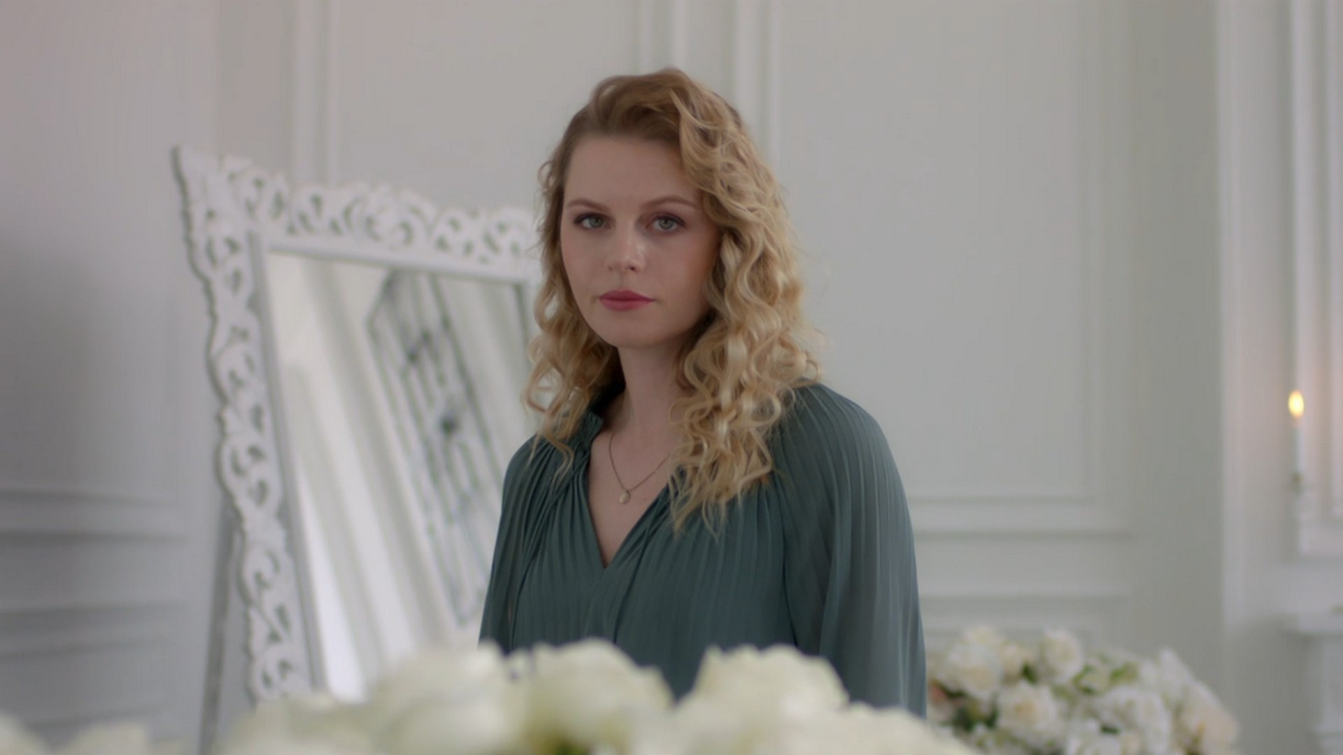 58 серия. Лужайка для зайки