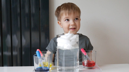 Эксперимент с водой, красками и облаками